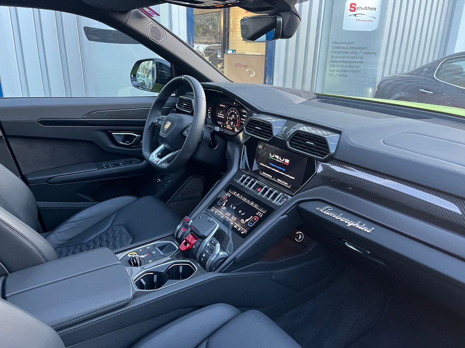 Fahrzeugabbildung Lamborghini Urus 4.0 V8 Autom.*VERDE SCANDAL*PANO*B&Q