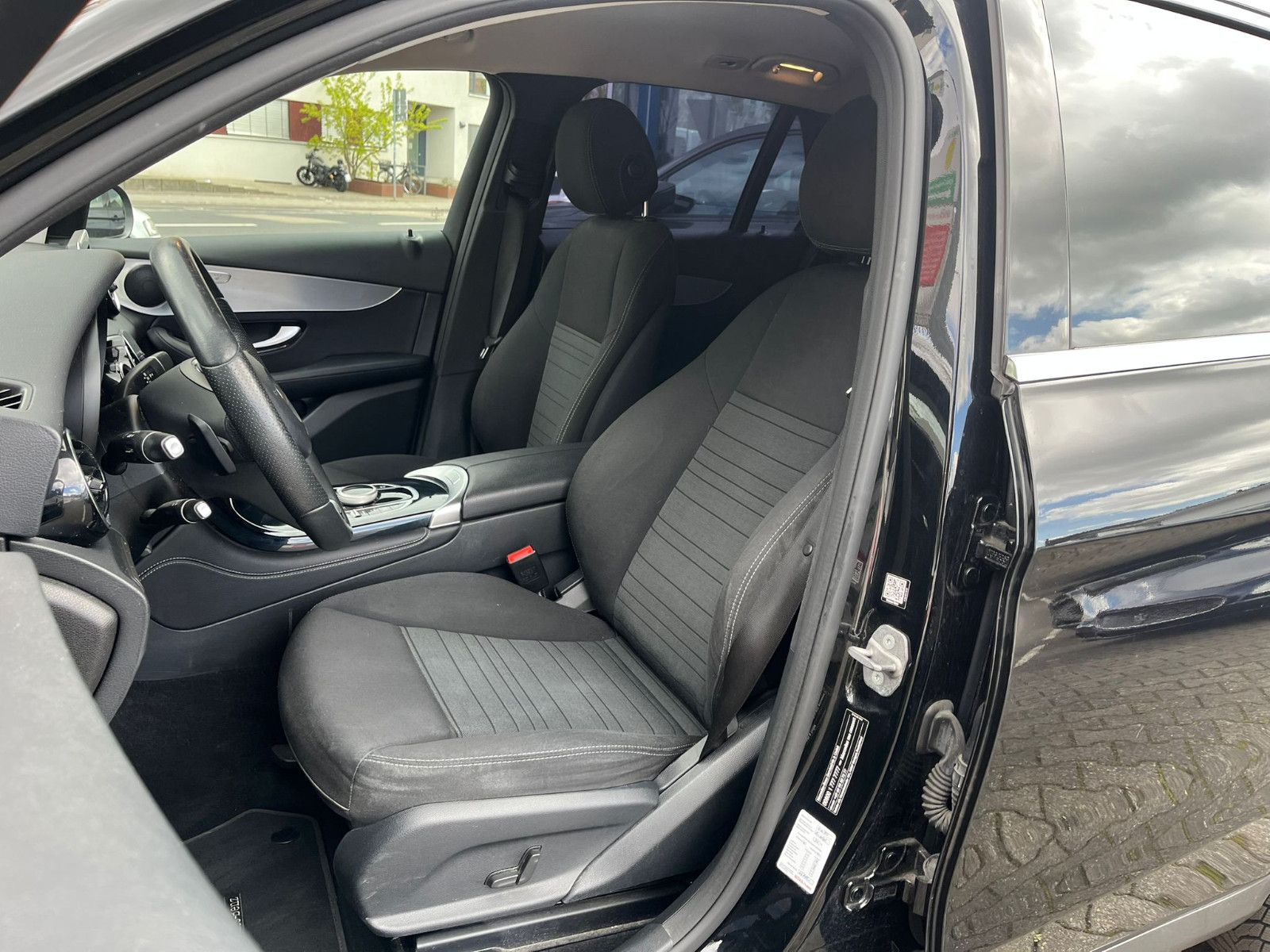 Fahrzeugabbildung Mercedes-Benz GLC 250 4Matic*NAVI*PDC*RFK*
