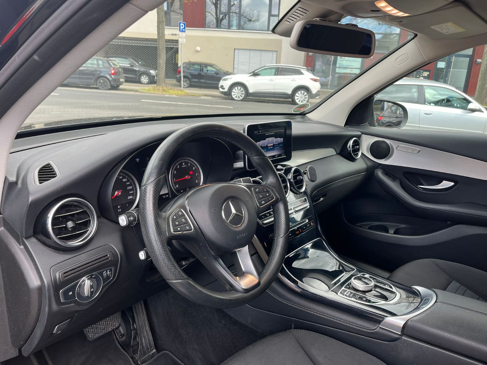 Fahrzeugabbildung Mercedes-Benz GLC 250 4Matic*NAVI*PDC*RFK*