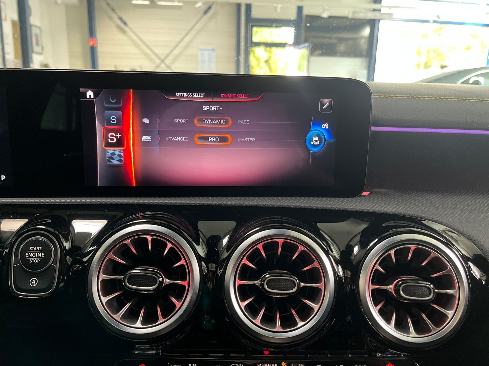 Fahrzeugabbildung Mercedes-Benz CLA 45 S AMG 4Matic Shooting Brake*PANO*HEADUP