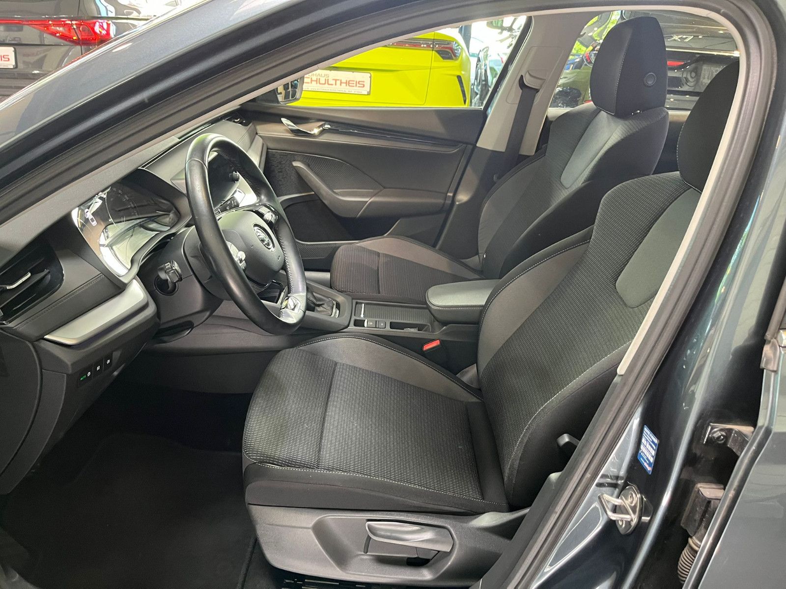 Fahrzeugabbildung SKODA Octavia Lim. Ambition*VC*LED*