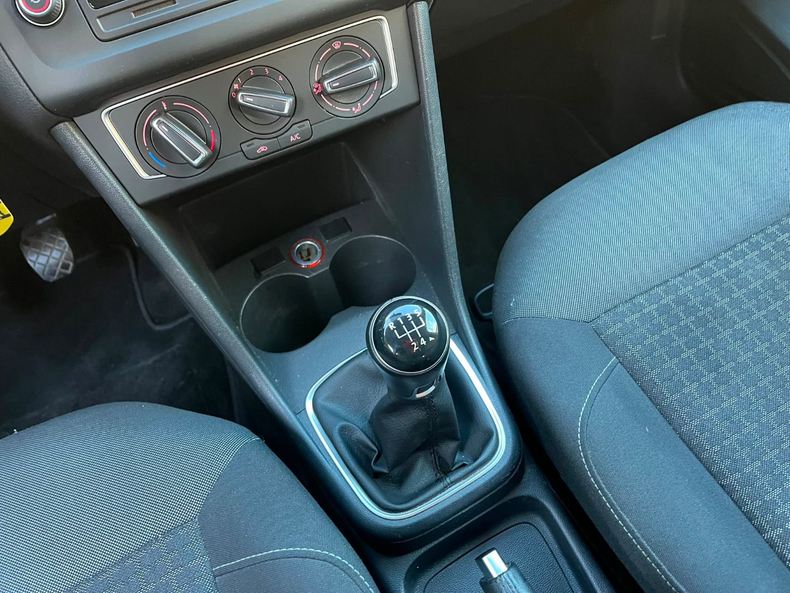 Fahrzeugabbildung Volkswagen Polo V Comfortline*PDC*SHZ*KLIMA*TEMPOMAT*