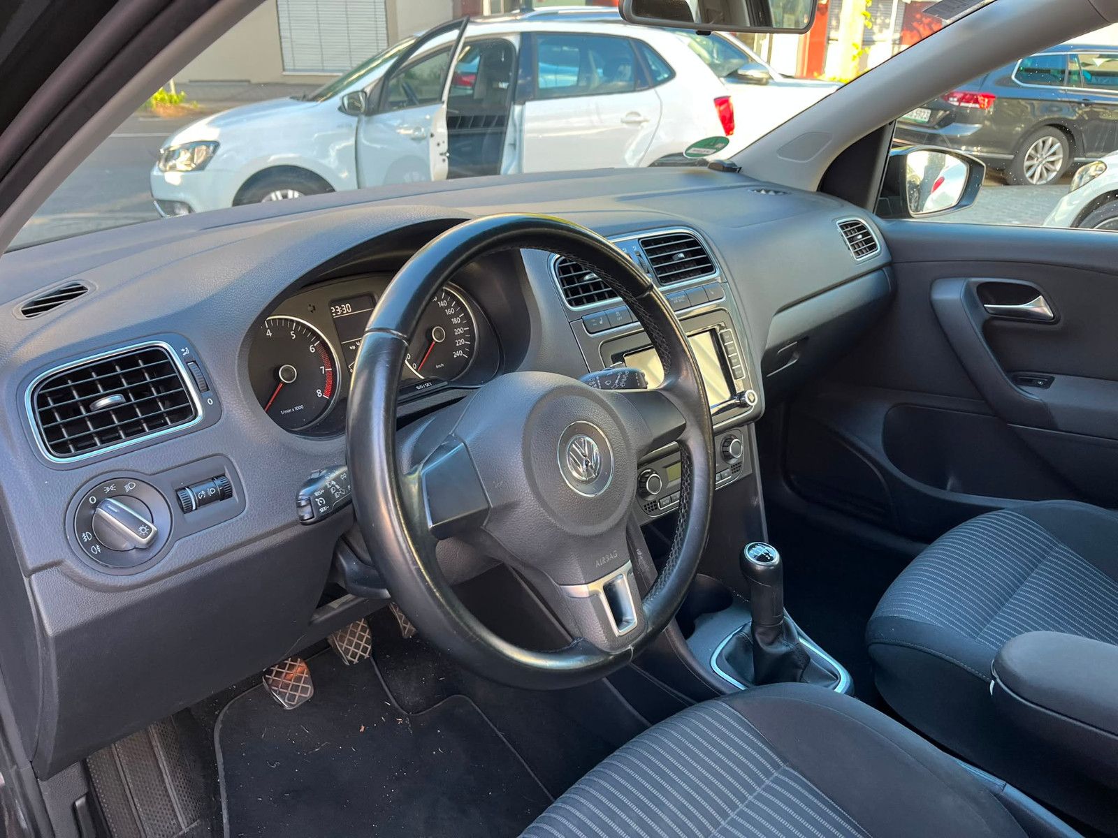 Fahrzeugabbildung Volkswagen Polo V Highline*NAVI*PDC*SITZHEIZUNG*KLIMAAUT