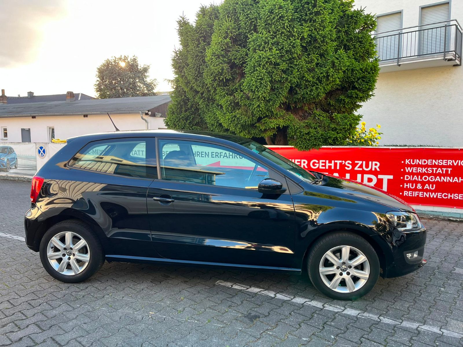 Fahrzeugabbildung Volkswagen Polo V Highline*NAVI*PDC*SITZHEIZUNG*KLIMAAUT