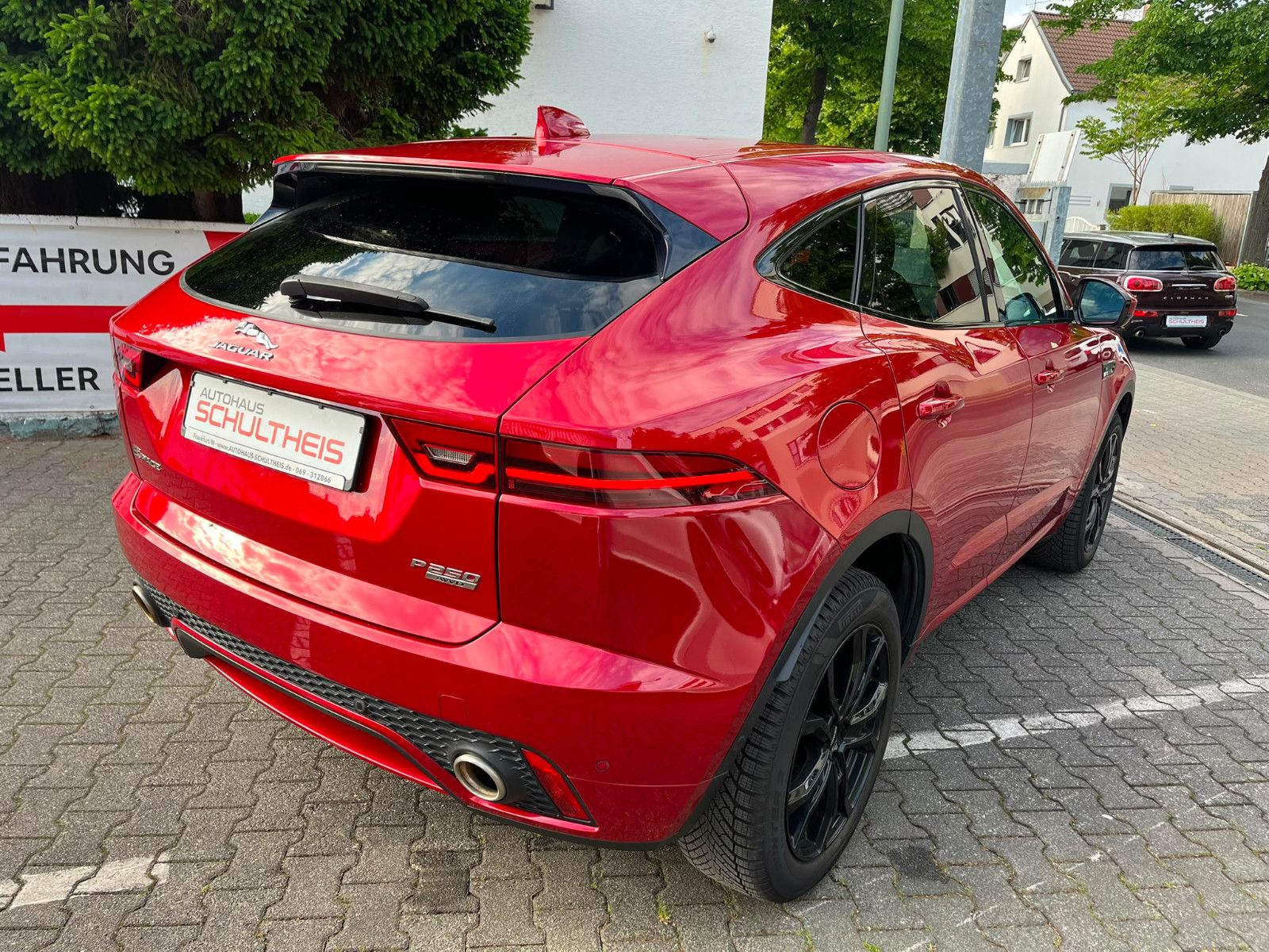 Fahrzeugabbildung Jaguar E-PACE R-Dynamic SE AWD KEYLES*NAVI*LEDER*