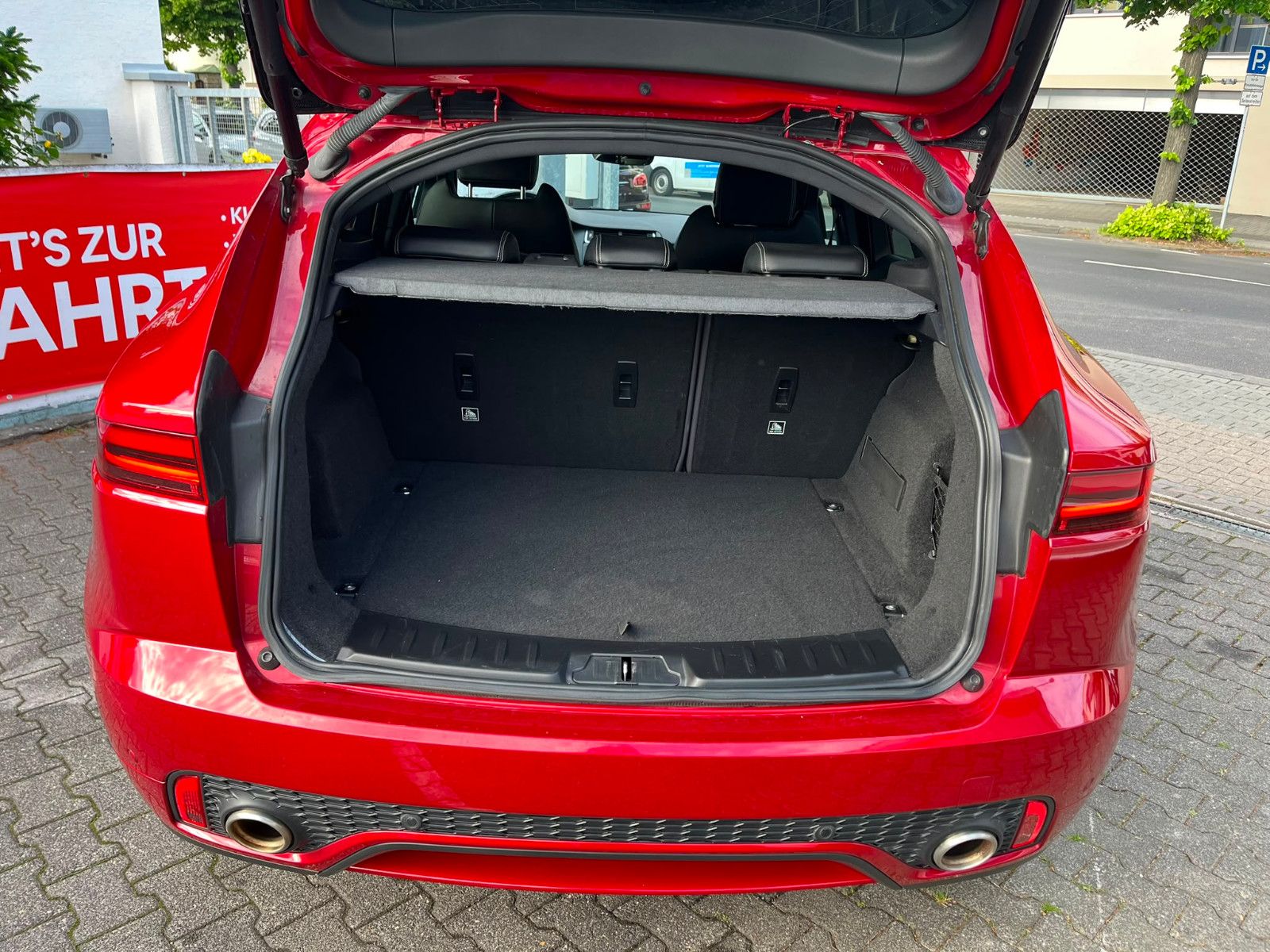Fahrzeugabbildung Jaguar E-PACE R-Dynamic SE AWD KEYLES*NAVI*LEDER*