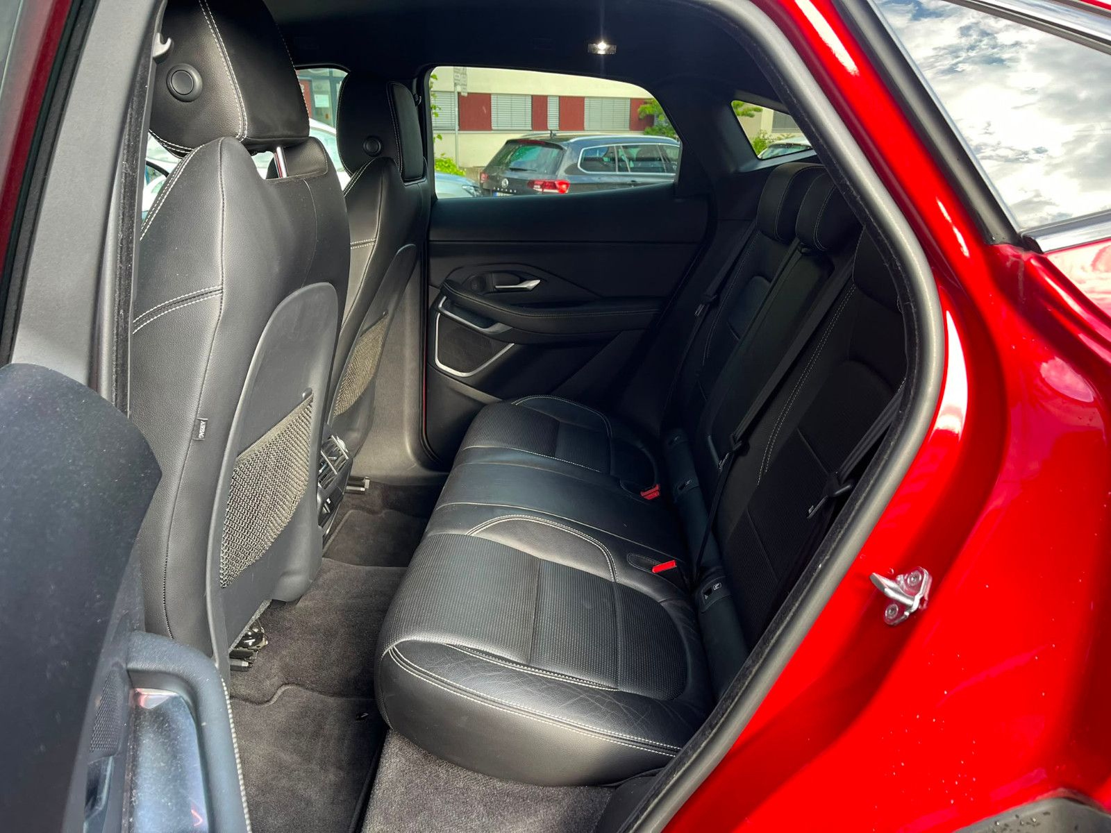 Fahrzeugabbildung Jaguar E-PACE R-Dynamic SE AWD KEYLES*NAVI*LEDER*