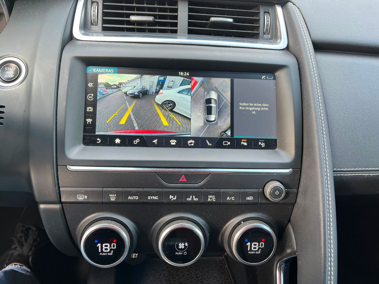 Fahrzeugabbildung Jaguar E-PACE R-Dynamic SE AWD KEYLES*NAVI*LEDER*
