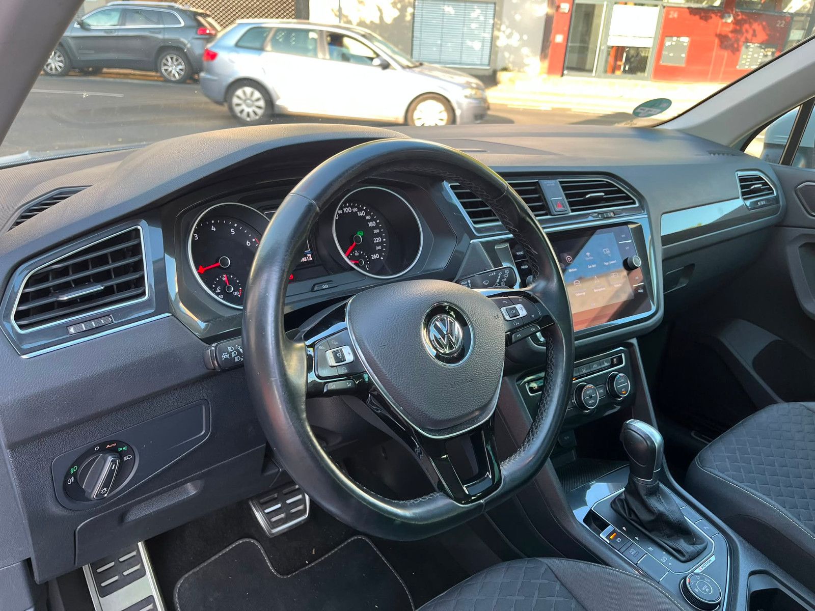 Fahrzeugabbildung Volkswagen Tiguan Join 4Motion DSG*PANORAMA*AHK*LED*APPLECA