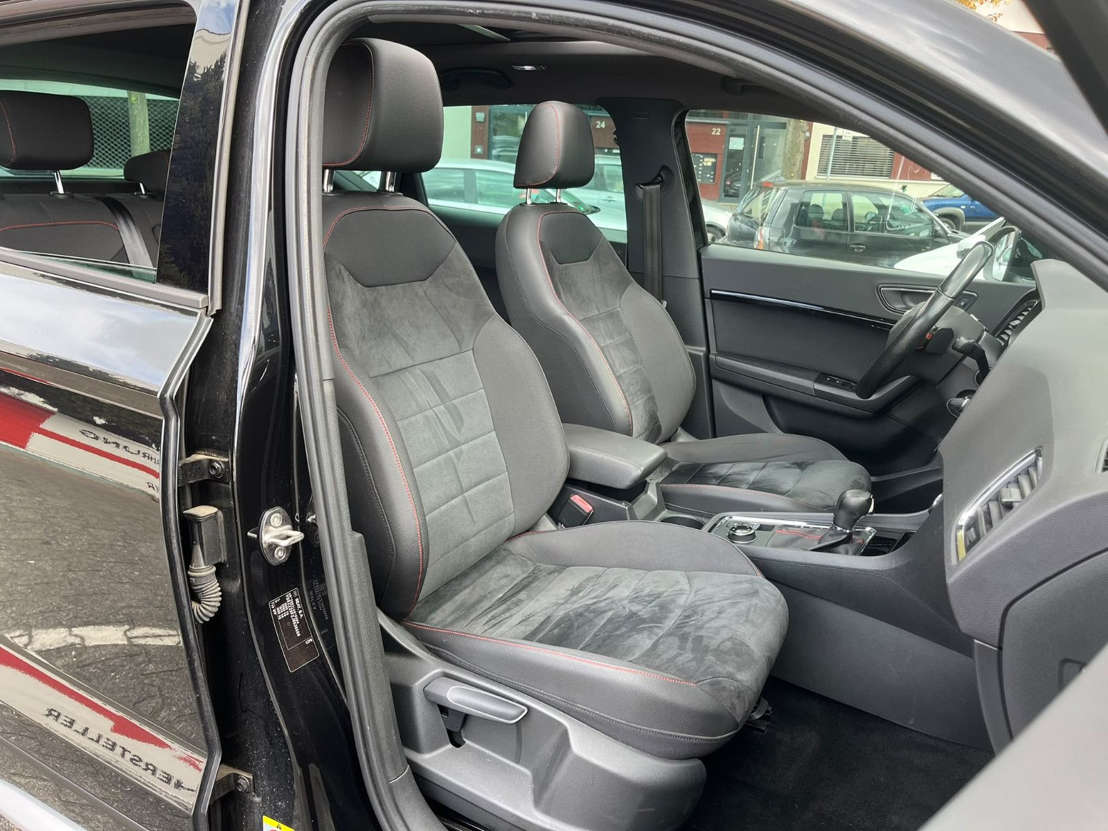 Fahrzeugabbildung SEAT Ateca FR 4Drive DSG*LED*PANO*ALCANTARA*