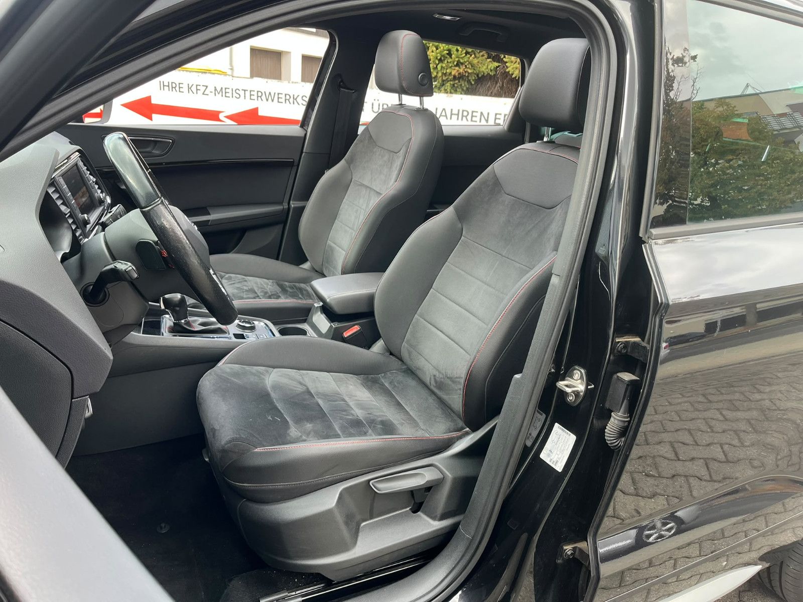 Fahrzeugabbildung SEAT Ateca FR 4Drive DSG*LED*PANO*ALCANTARA*