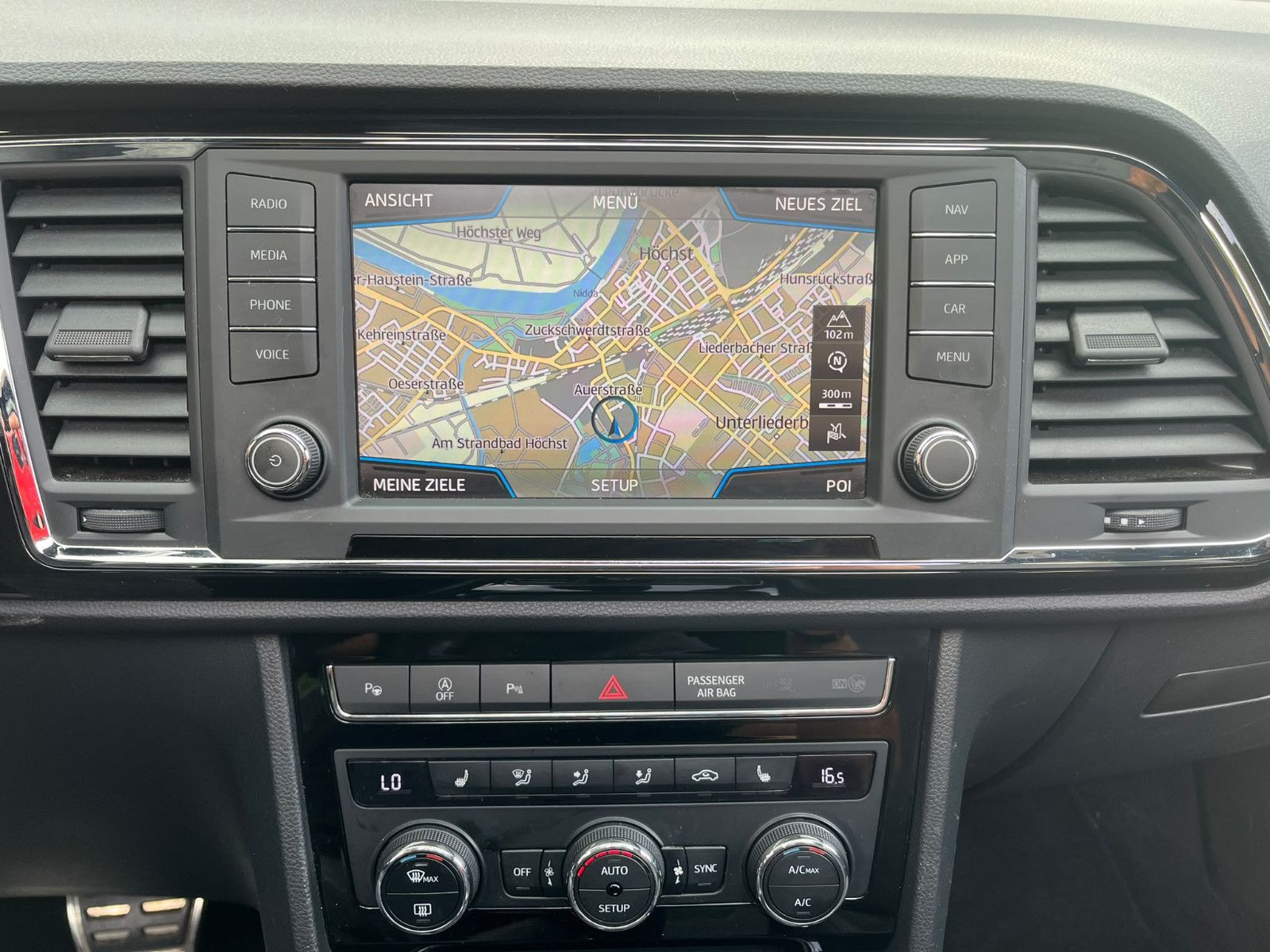 Fahrzeugabbildung SEAT Ateca FR 4Drive DSG*LED*PANO*ALCANTARA*