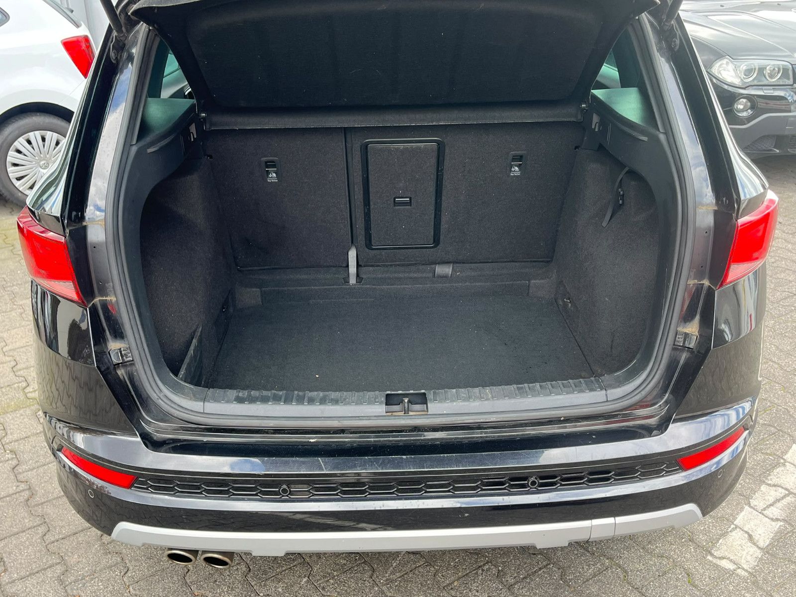 Fahrzeugabbildung SEAT Ateca FR 4Drive DSG*LED*PANO*ALCANTARA*