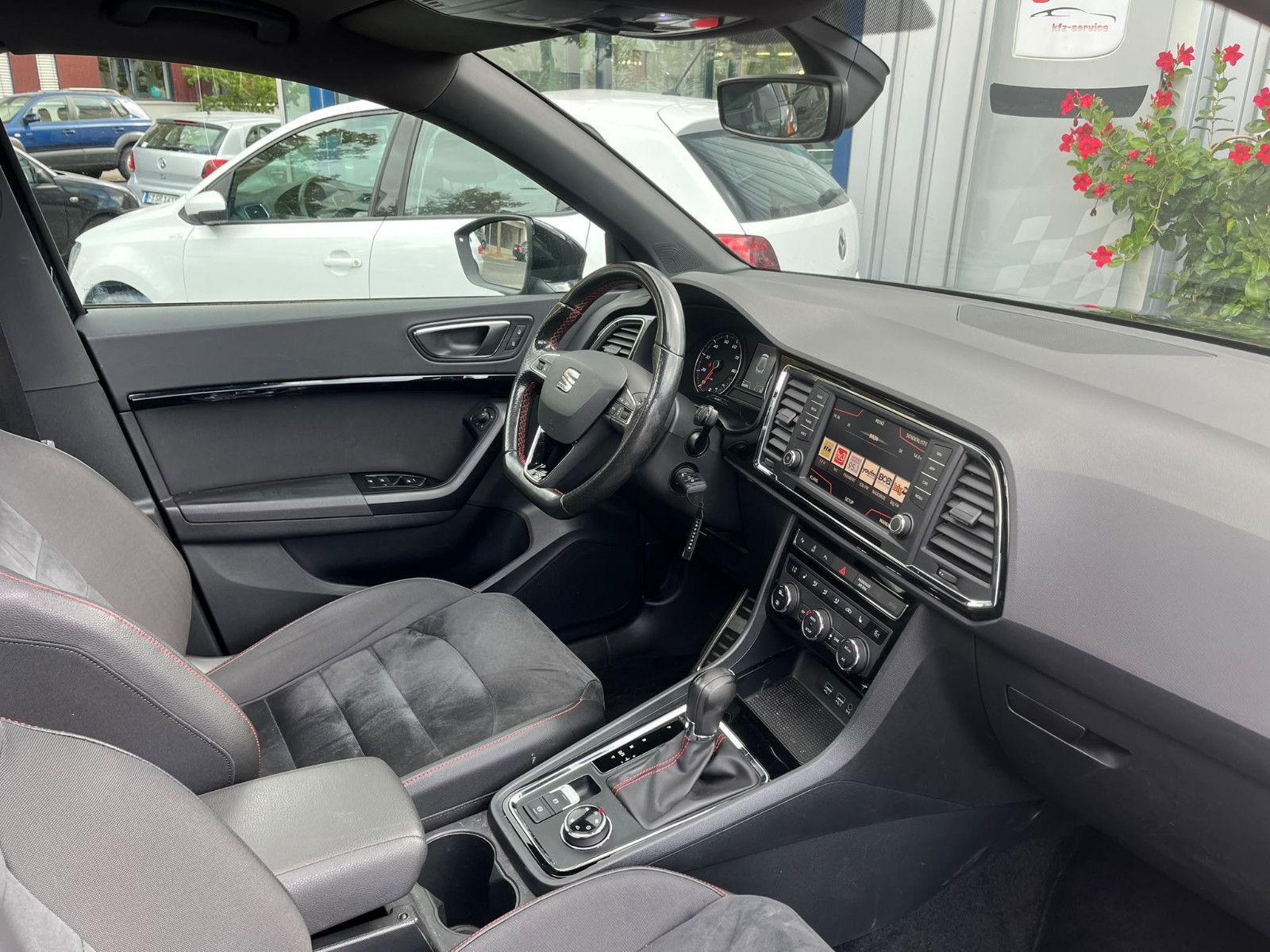 Fahrzeugabbildung SEAT Ateca FR 4Drive DSG*LED*PANO*ALCANTARA*