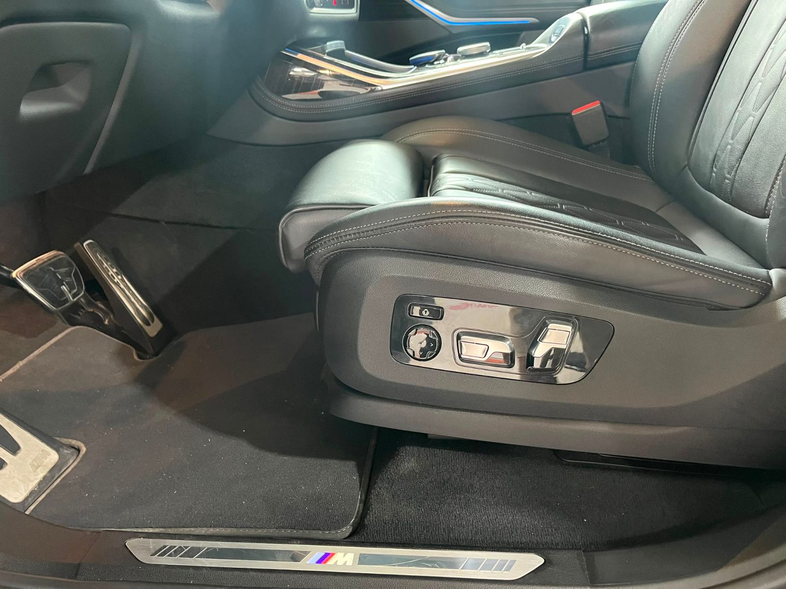 Fahrzeugabbildung BMW X7 xDrive 40 d M Sport *7SITZE*GARANTIE2028*360G