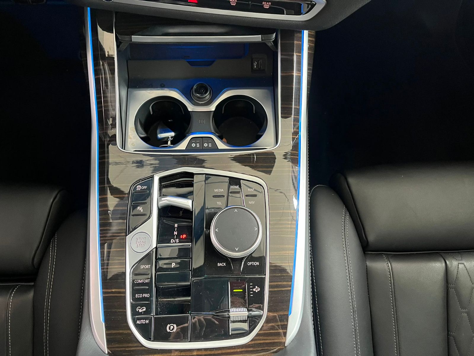 Fahrzeugabbildung BMW X7 xDrive 40 d M Sport *7SITZE*GARANTIE2028*360G