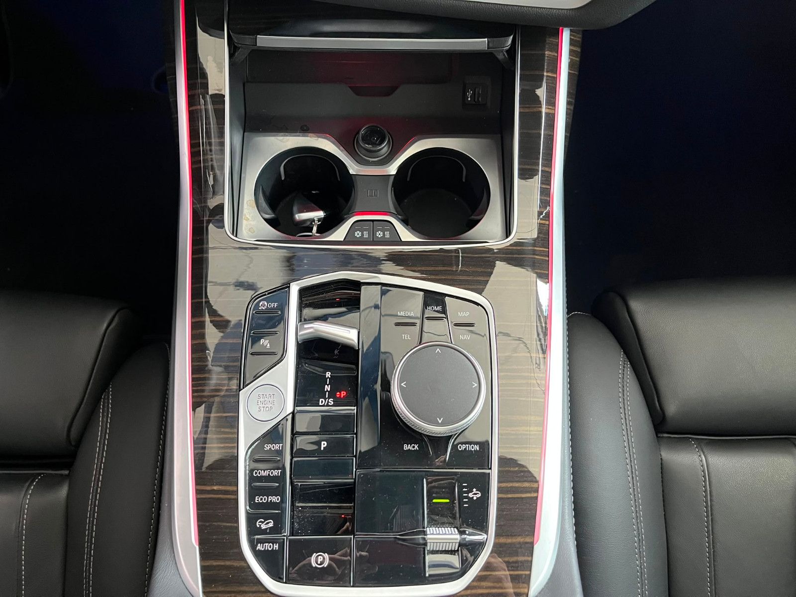 Fahrzeugabbildung BMW X7 xDrive 40 d M Sport *7SITZE*GARANTIE2028*360G