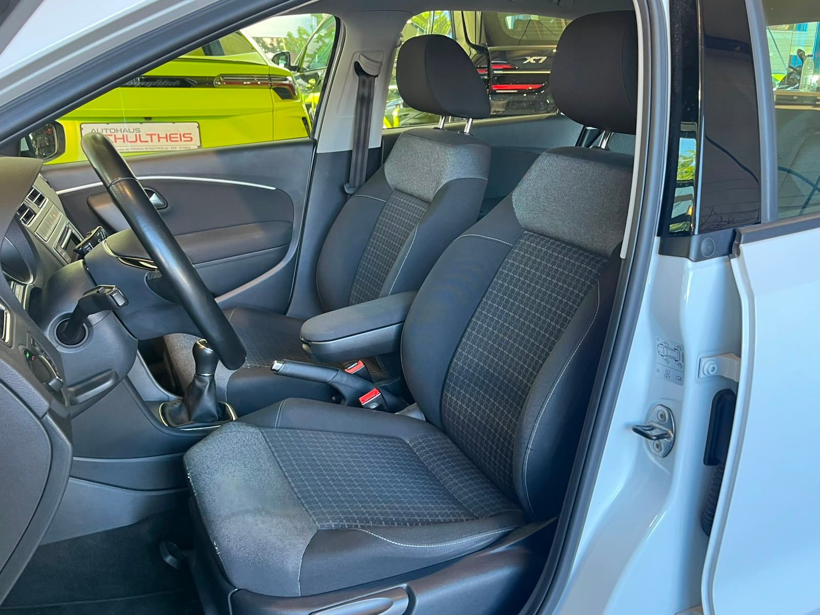 Fahrzeugabbildung Volkswagen Polo V Comfortline|SITZHEIZUNG|EINPARKHILFE|AUX|