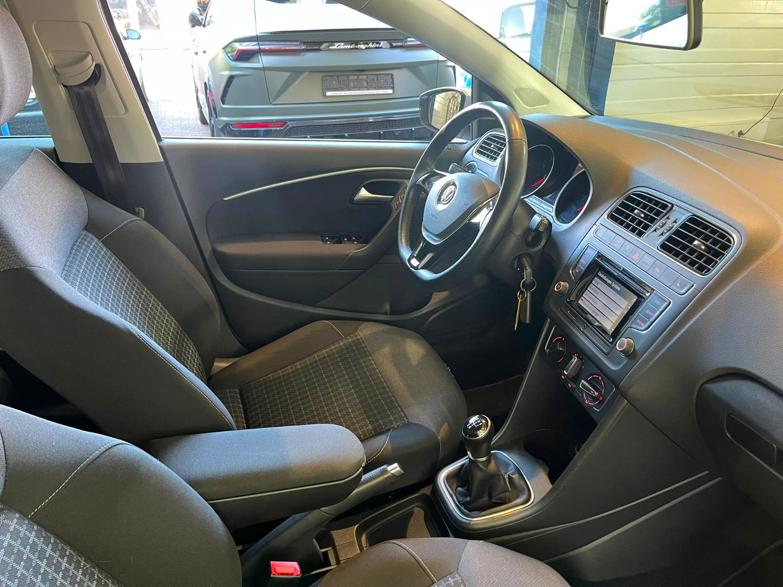 Fahrzeugabbildung Volkswagen Polo V Comfortline|SITZHEIZUNG|EINPARKHILFE|AUX|