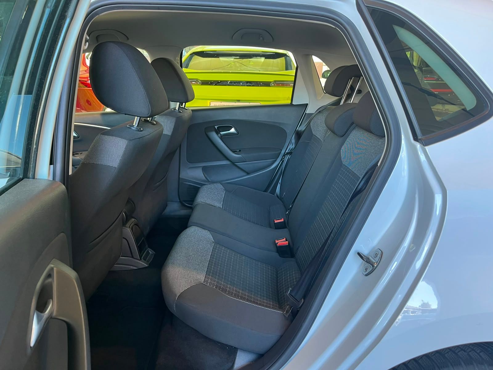 Fahrzeugabbildung Volkswagen Polo V Comfortline|SITZHEIZUNG|EINPARKHILFE|AUX|