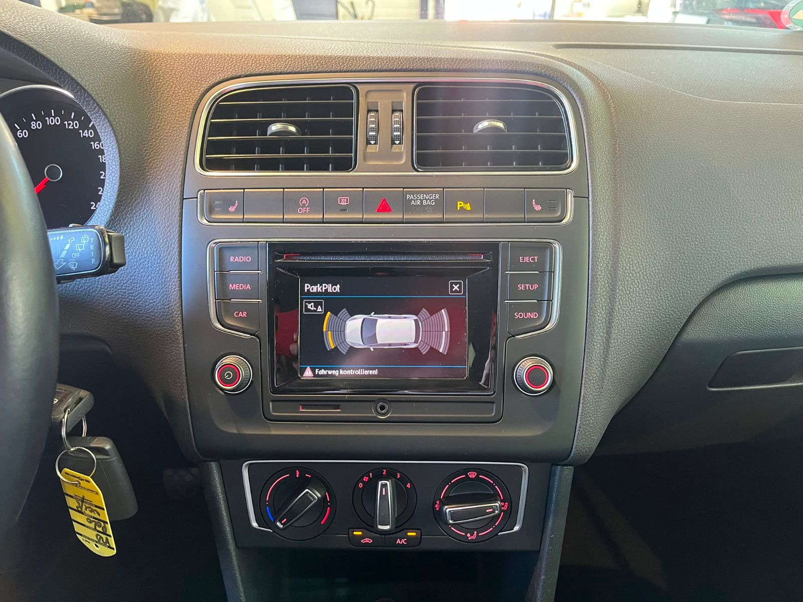 Fahrzeugabbildung Volkswagen Polo V Comfortline|SITZHEIZUNG|EINPARKHILFE|AUX|