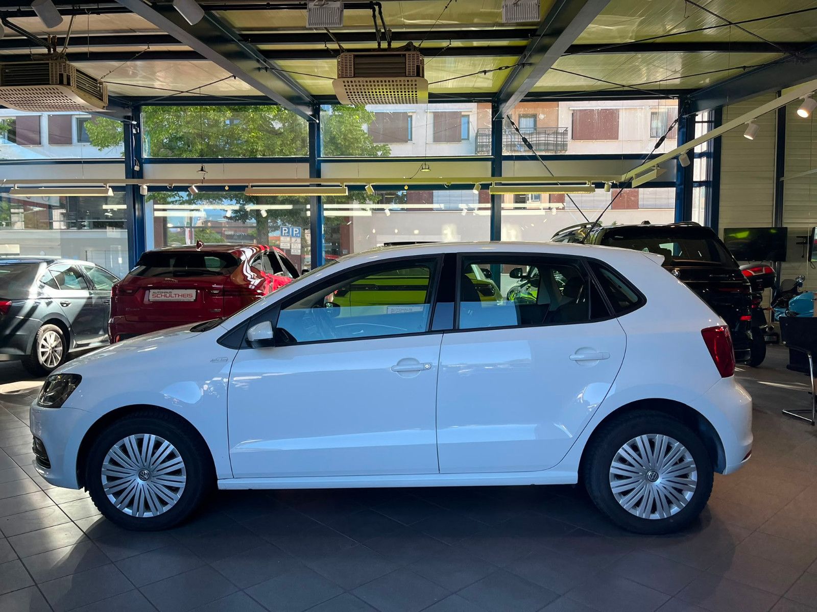 Fahrzeugabbildung Volkswagen Polo V Comfortline|SITZHEIZUNG|EINPARKHILFE|AUX|