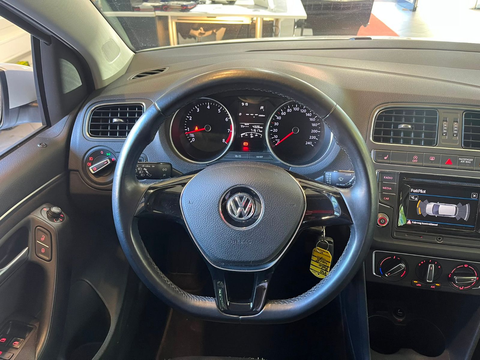 Fahrzeugabbildung Volkswagen Polo V Comfortline|SITZHEIZUNG|EINPARKHILFE|AUX|