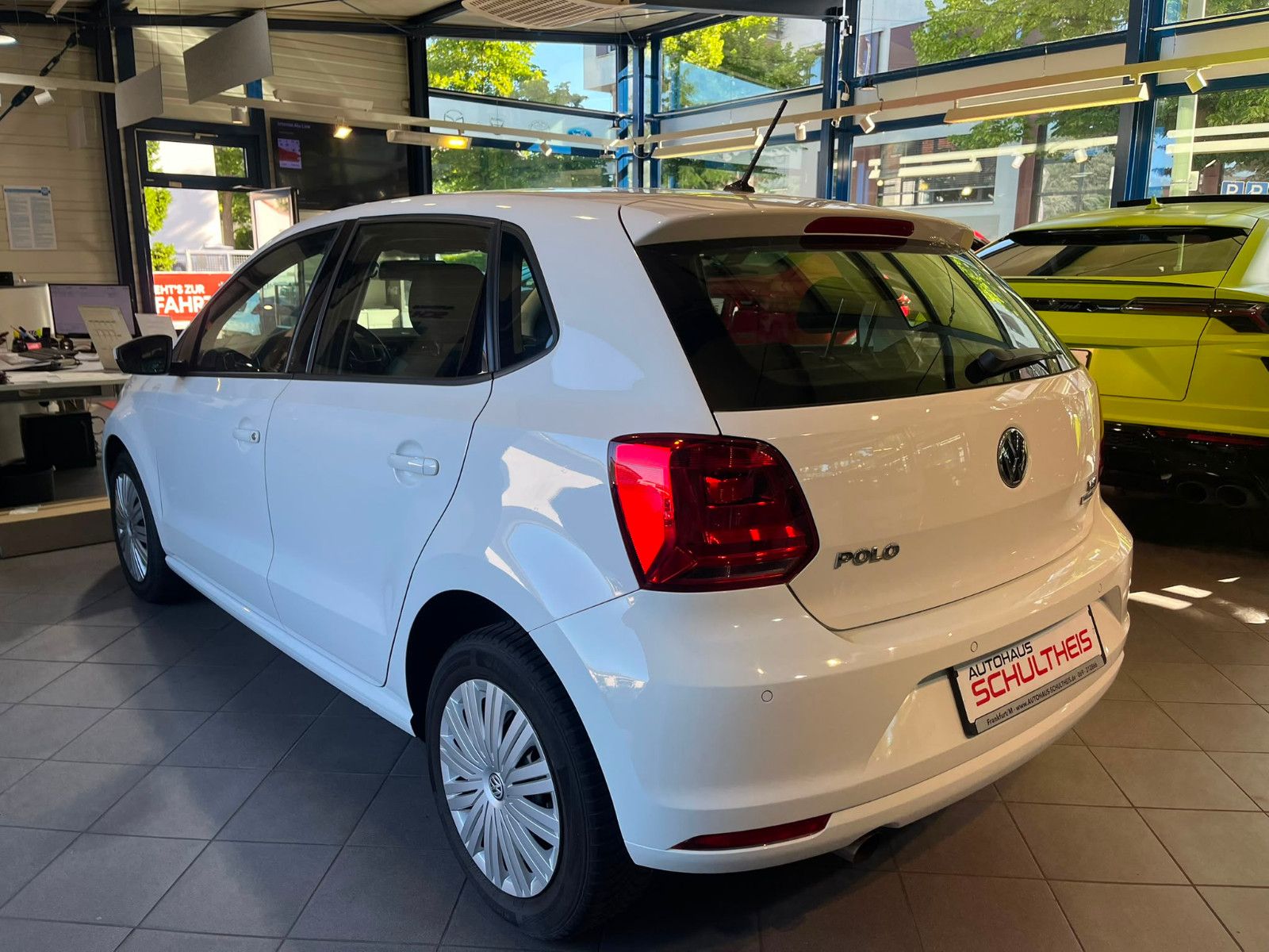 Fahrzeugabbildung Volkswagen Polo V Comfortline|SITZHEIZUNG|EINPARKHILFE|AUX|