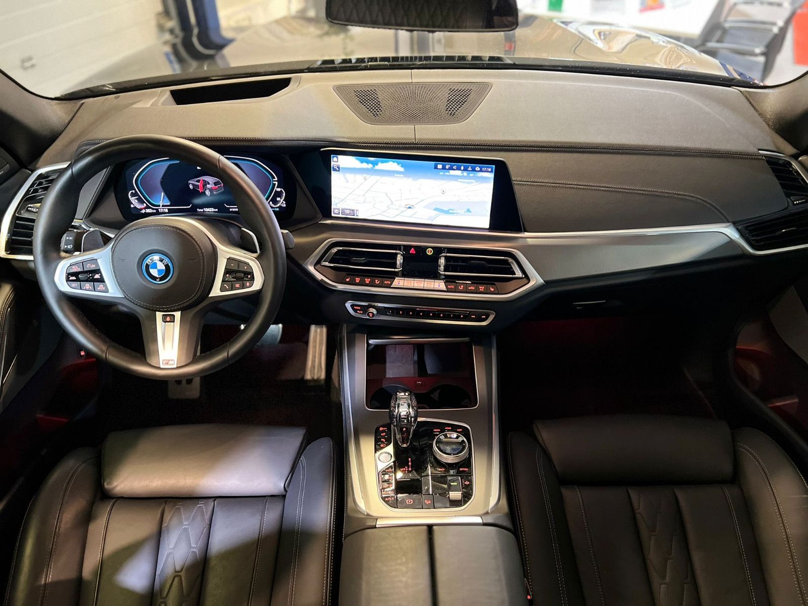 Fahrzeugabbildung BMW X5 xDrive 45 e M Sport|Pano Sky Lounge|Head-Up|