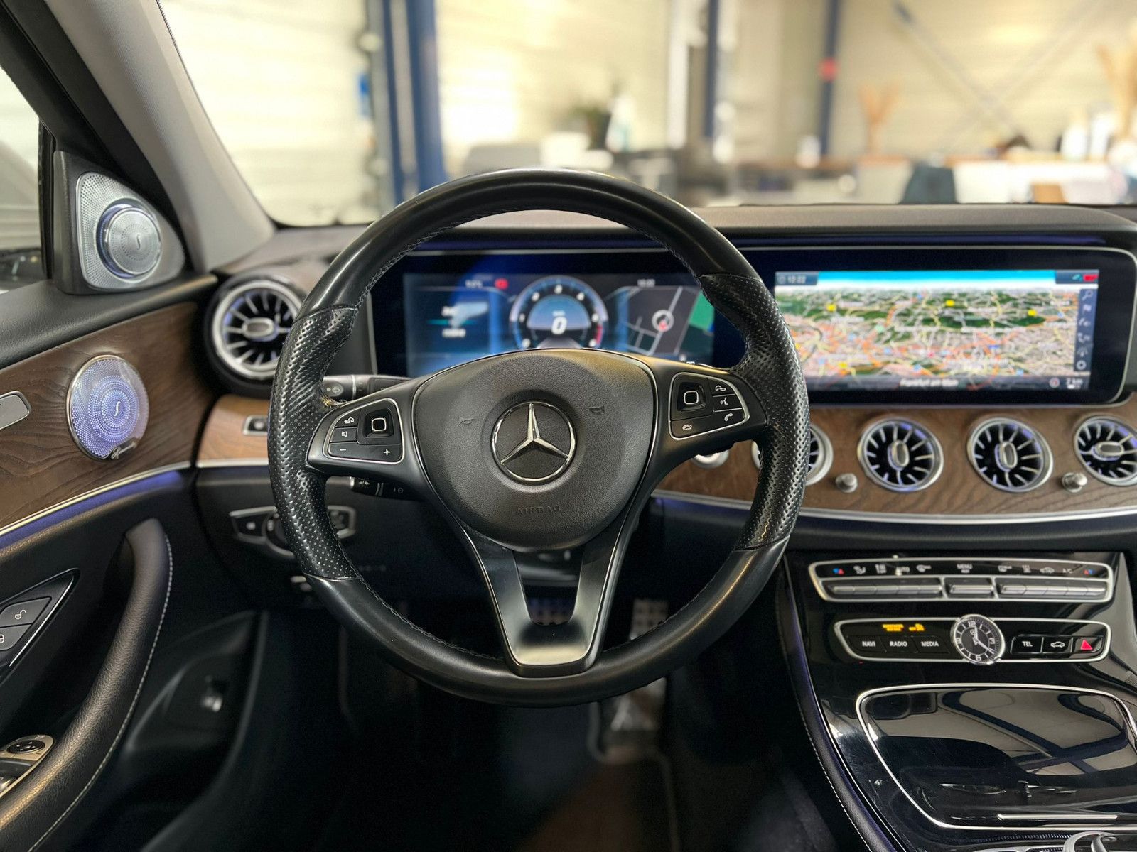 Fahrzeugabbildung Mercedes-Benz E 220 d|WIDESCREEN|360°KAMERA|CAR-PLAY|