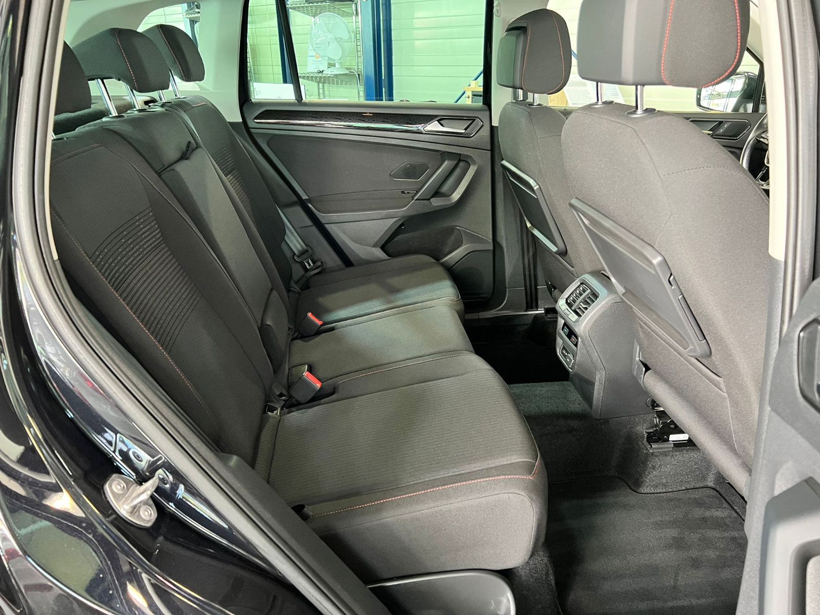 Fahrzeugabbildung Volkswagen Tiguan 1.4  Sound |Sitzheizung|Navi|CarPlay|