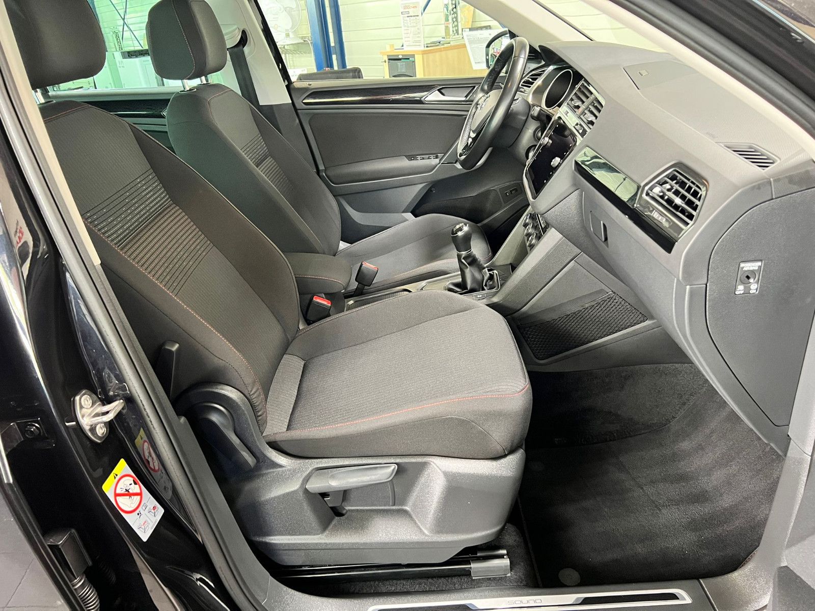 Fahrzeugabbildung Volkswagen Tiguan 1.4  Sound |Sitzheizung|Navi|CarPlay|